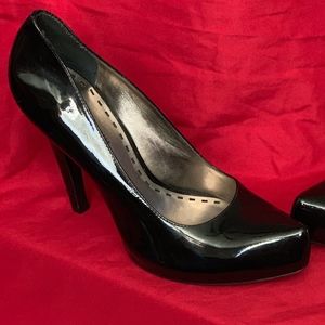 Gianni Bini Classic Black Pumps